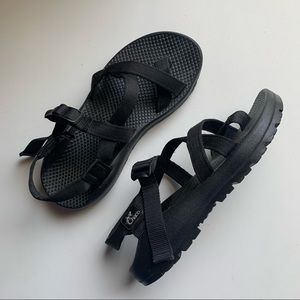 Black Chacos Size Women’s 8